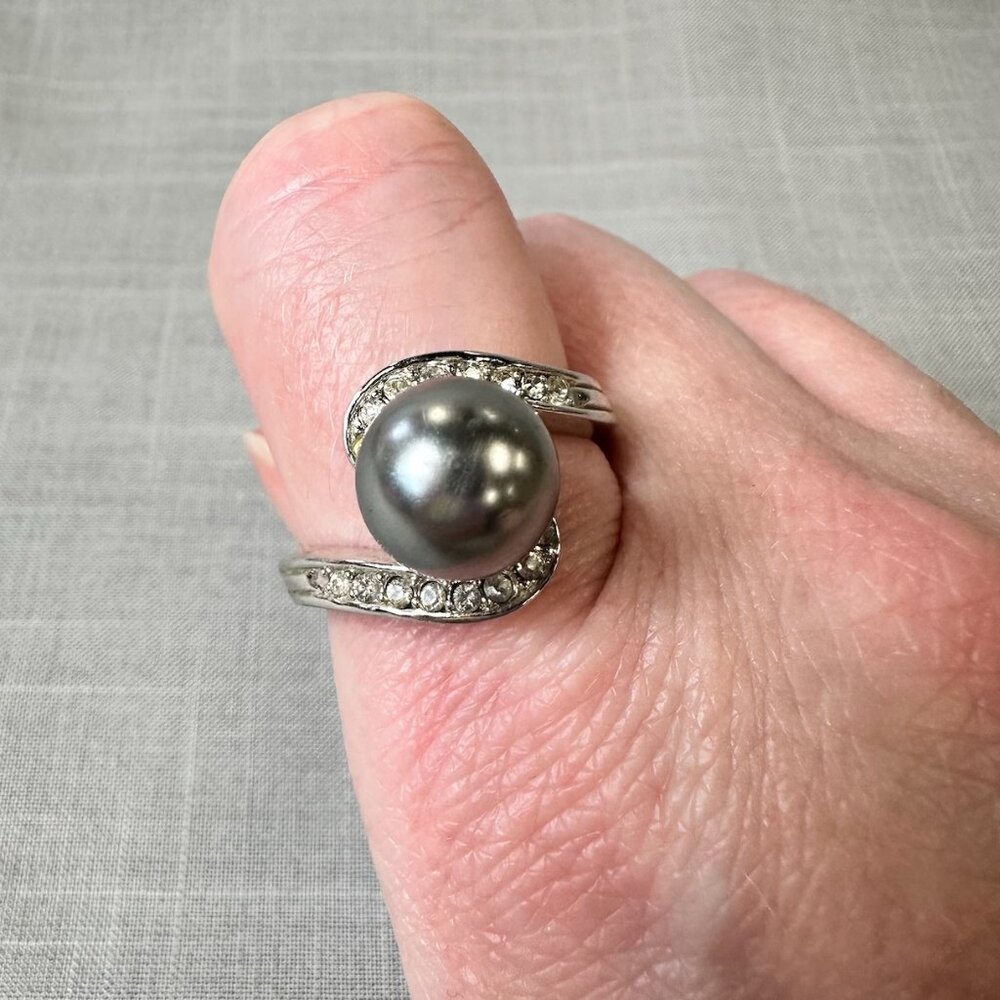 Gray Pearl Siler Tone Ring with Clear Rhinestones